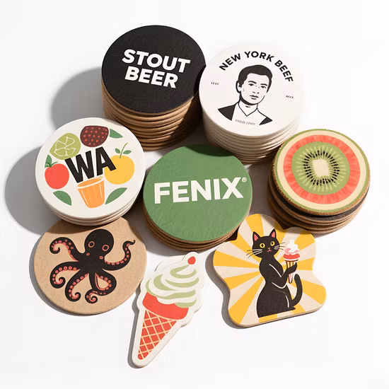 Der Hersteller bietet runde, quadratische, individuell bedruckte Korkuntersetzer aus Holz für Bier und Getränke an